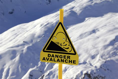 Positive & Negative Effects of an Avalanche | Sciencing