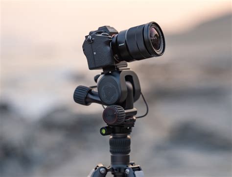 Clever motorized attachment turns your tripod into a remote-controlled camera-operator - Yanko ...