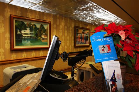 Disneyland Hotel Registration Desk | Similar to cruise ships… | Flickr