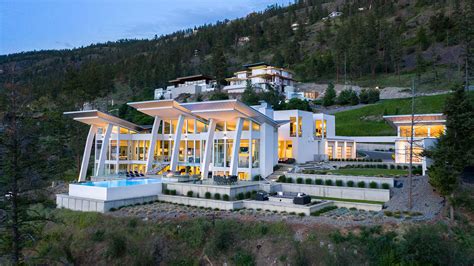 Big Modern Houses In Canada / This villa is one of those big and ...