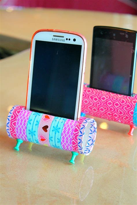 DIY Phone Holder With Toilet Paper Rolls | Easy Peasy Creative Ideas