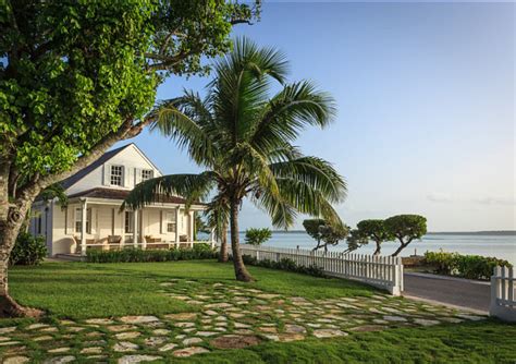 Beach Cottage in the Bahamas - Home Bunch Interior Design Ideas