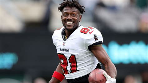 WATCH: Tampa Bay Wide Receiver Antonio Brown Exits Field Shirtless After Removing Shoulder Pads ...