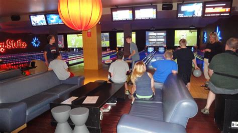 fordfam: Lucky Strike bowling in Bellevue