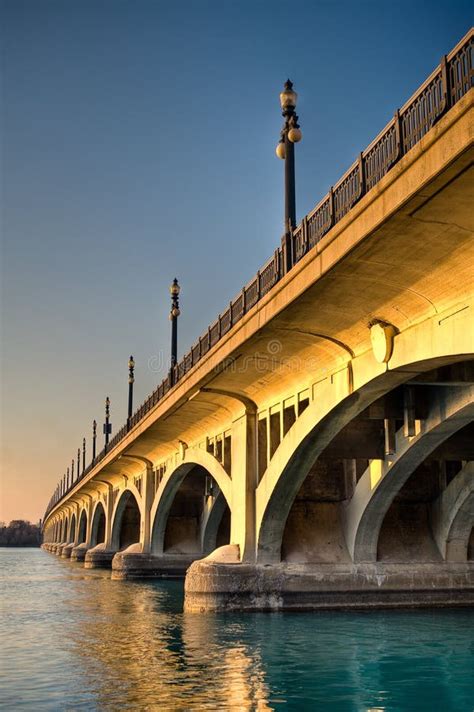 MacArthur Bridge (Belle Isle) at Sunset in Detroit Stock Image - Image of growth, lower: 15136167