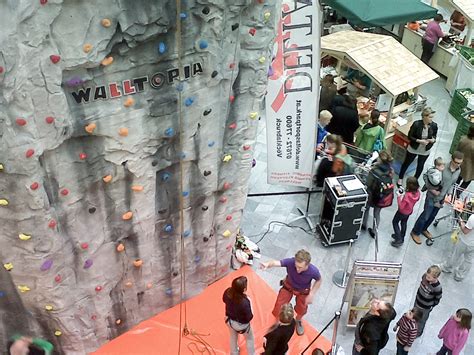 Varena Shopping Mall - Projects | Walltopia Climbing Walls