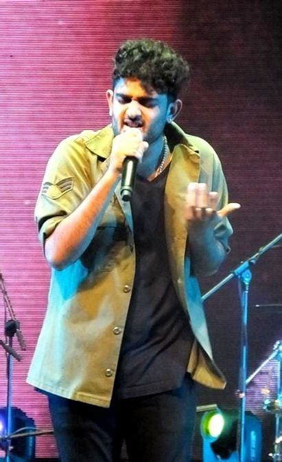 Sid Sriram (Singer) Height, Age, Girlfriend, Family, Biography ...