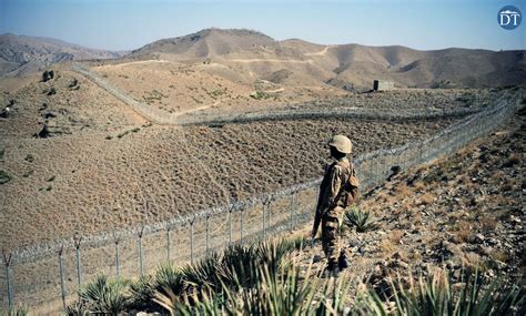 In pictures: Pak-Afghan border fencing in progress - Daily Times