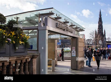 Edinburgh Waverley Station entrance Stock Photo - Alamy