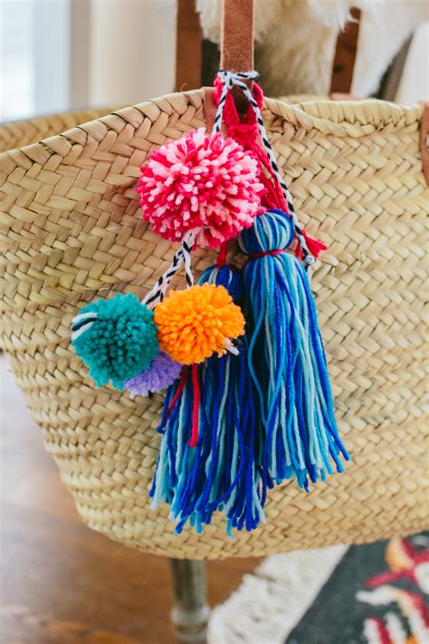 DIY Pom Pom Beach Bag