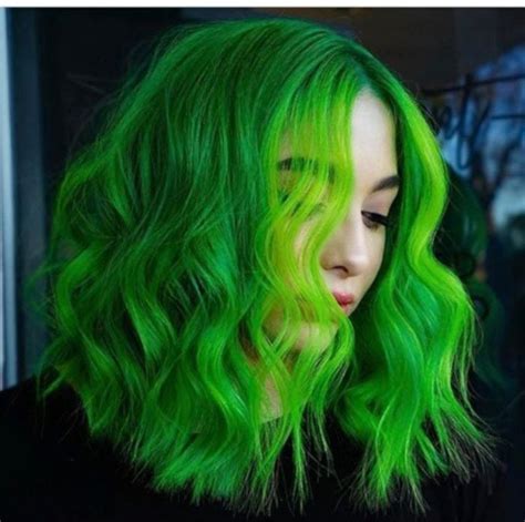 15 Estilos de cabello verde para combinar con la primavera