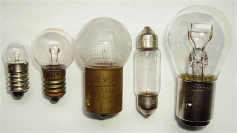 File:Low voltage light bulbs.jpg - Wikimedia Commons