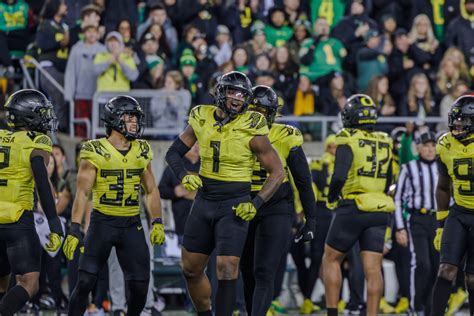 Oregon Football Defensive End Jordan Burch Returning for Senior Season in 2024 - Sports ...