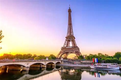 Eiffel Tower reopens after six-day strike