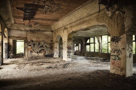 Abandoned Building Full of Graffiti · Free Stock Photo