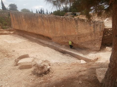 Lebanon Baalbek Megaliths Megalithic structures".Excavation of new ...