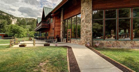 Stay at Spearfish Canyon Lodge - Hotel Rooms & Luxury Suites