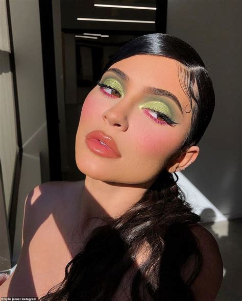 Kylie Jenner turns 22! Billionaire kicks off her birthday | Aesthetic makeup, Colorful makeup ...