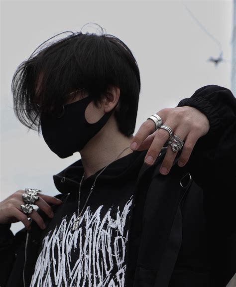 Pin by Shart on Парни | Shot hair styles, Aesthetic hair, Cute emo boys