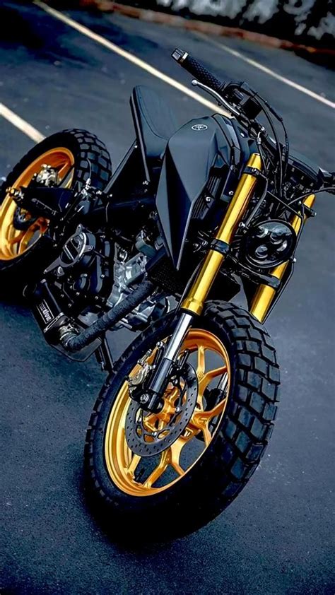 Yamaha Cafe Racer in Black and Gold