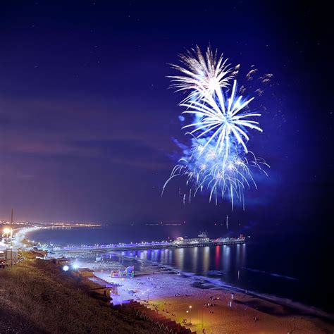 Bournemouth summer fireworks - viewed from the West Cliff - in front of the Highcliff. See this ...