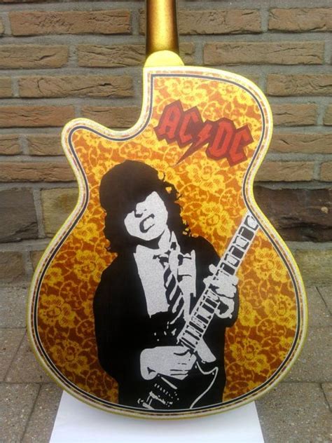 Awesome Guitar Custom Paint Jobs (18 pics)