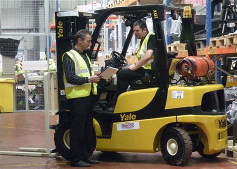 Forklift Operator TrainingForklift Safety Gallery - D2000 Safety