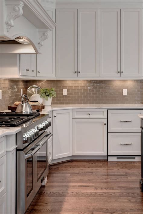 48 Backsplash Ideas For White Countertops and White Cabinets