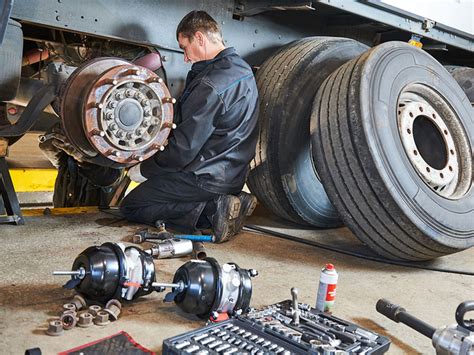 Semi Truck Oil Changes, Preventative Semi Truck Maintenance in St. Cloud, MN | Lux Trucks