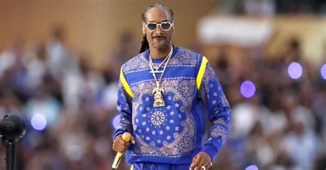 Rapper Snoop Dogg announce he's quitting smoking - CBS Chicago