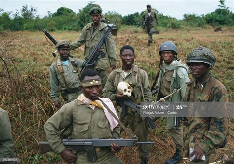 AFL (the Liberian government army) soldiers pose with a skull [4062 x ...