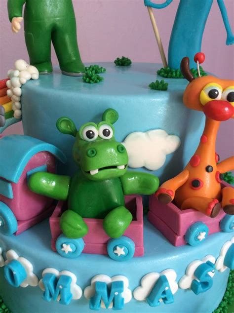 Baby TV cake - Decorated Cake by Carla Poggianti Il - CakesDecor