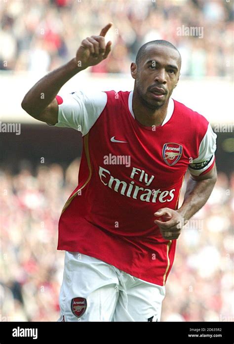 Arsenal's Thierry Henry celebrates his goal Stock Photo - Alamy