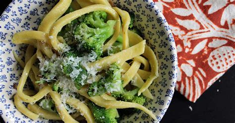 This Broccoli & Garlic Sauce will Soon Be Your Go-To | Foodal