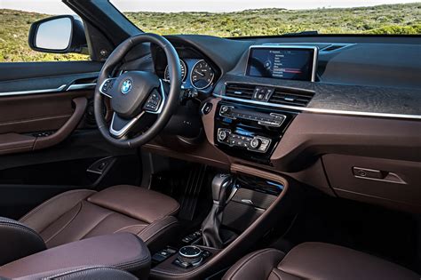 2016-BMW-X1-xDrive28i-interior-02 - Motor Trend en Español