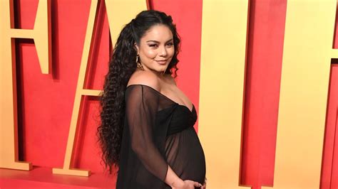 Oscars 2024: Vanessa Hudgens sorgt für Babybauch-Überraschung auf Red ...