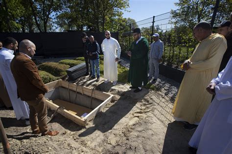 Muslim burials in Europe strained by virus lockdowns abroad