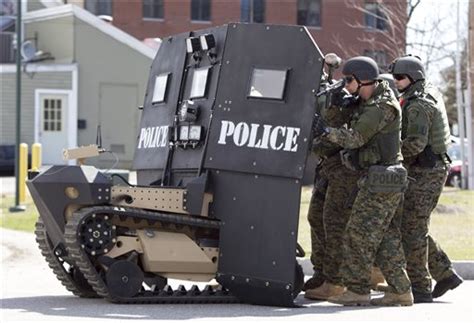 Maine company unveils high-tech SWAT team robot