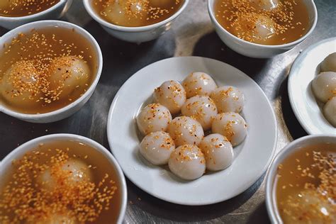 Vietnamese Desserts: 20 Sweets to Try in Vietnam | Will Fly for Food