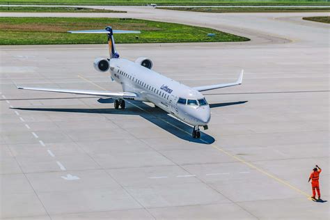 Bombardier CRJ 900 - Price, Specs, Photo Gallery, History - Aero Corner