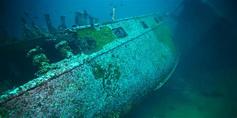 Using new technology to find shipwrecks on the ocean floor