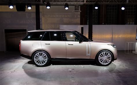 Range Rover 2022 Revealed - Specs & Features - PakWheels Blog