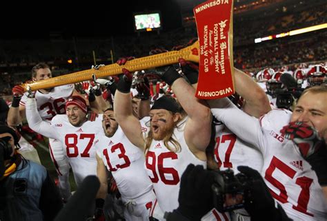 REPLAY: Wisconsin defeats Minnesota, 28-14, to reclaim Paul Bunyan's ...