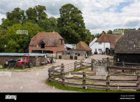 The farmyard at Manor Farm, Bursledon, Hampshire, England, which Stock Photo: 156684857 - Alamy