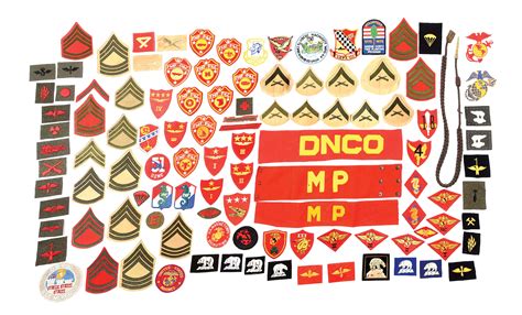 Lot Detail - LARGE LOT OF USMC UNIT AND RANK PATCHES.