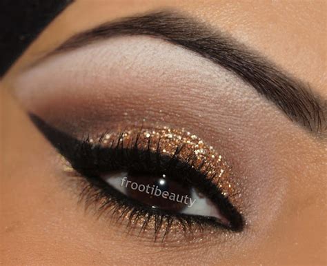 SAFIYAH TASNEEM : Gold Glitter Makeup Look