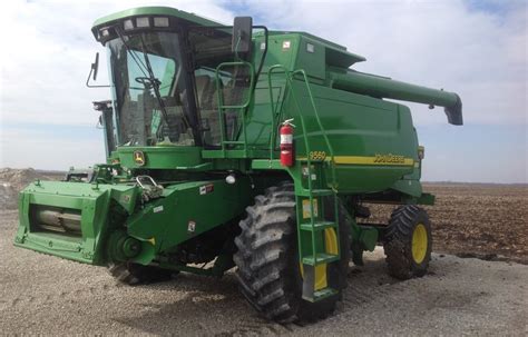 John Deere Combine Models: A Visual Guide | MachineFinder