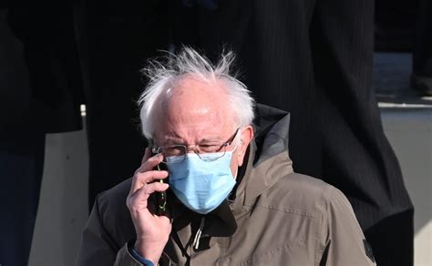 Bernie Sanders Wore Mittens for Inauguration Day & Twitter Loves It ...