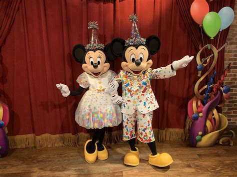 New Mickey and Minnie Meet and Greet at the Town Square Theater – PHOTOS