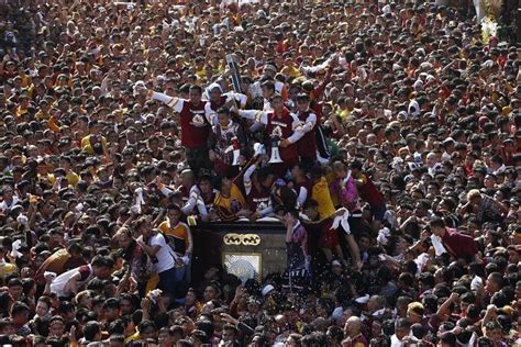 Philippine Catholics swarm Black Nazarene statue hoping for miracle | The Straits Times